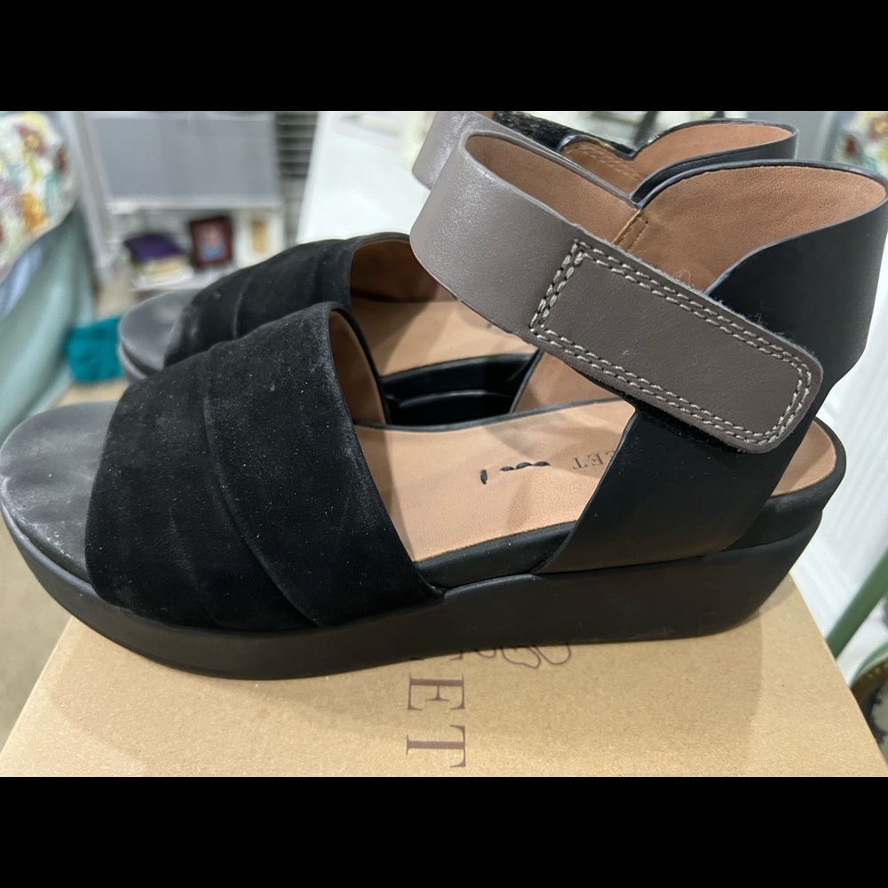 Sandals - Picture 2 of 5